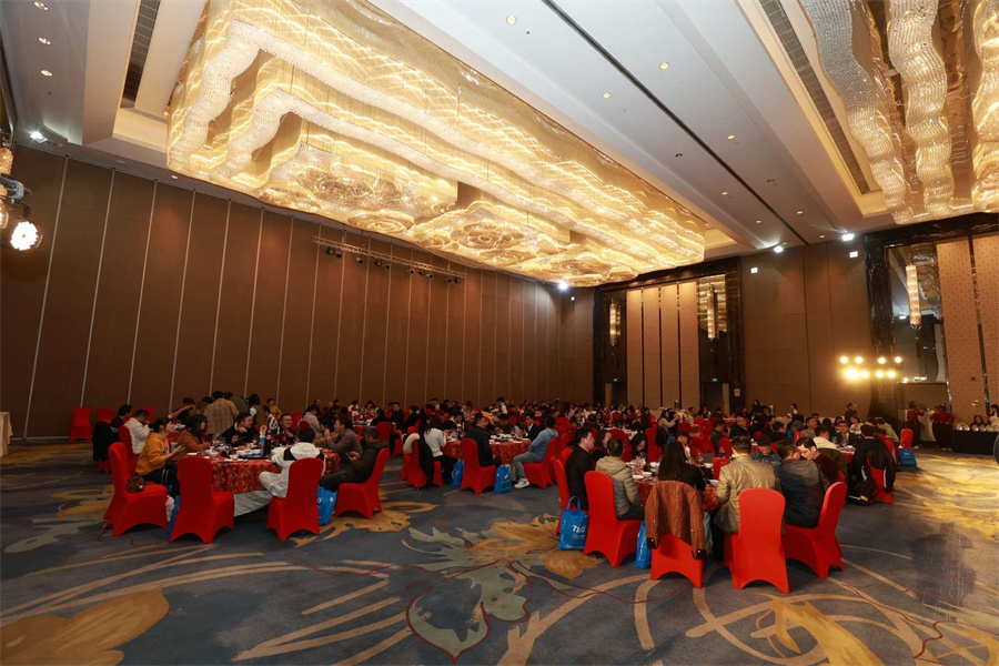 成人快猫网址时二十五周年年会6