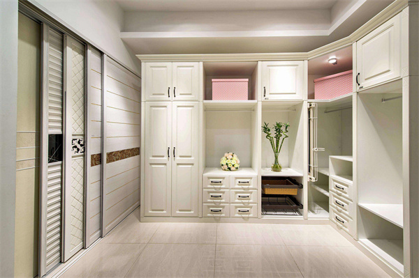 检测衣柜的光泽度？选成人快猫网址时光泽度仪！