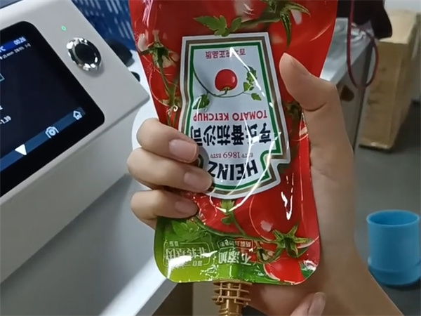 番茄酱的颜色品控，试试成人快猫网址时台式分光测色仪